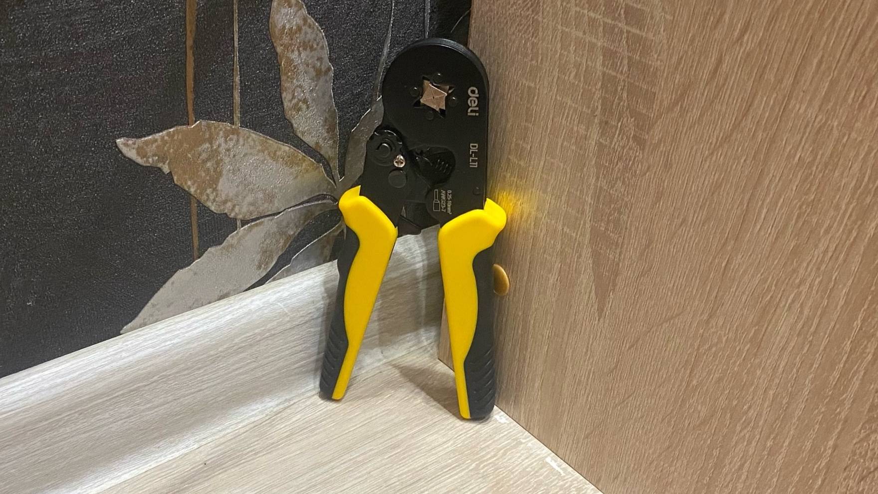 Распаковка и обзор кримпера Deli DL-L11 смотреть онлайн