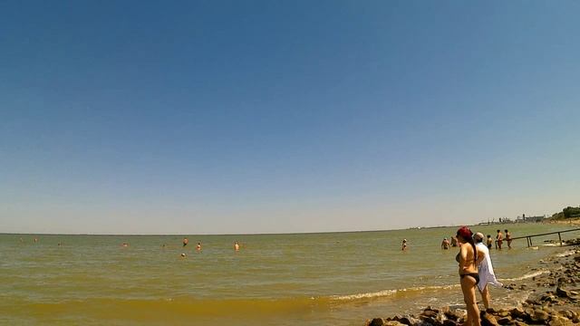 Вода чистая, медуз не видно. смотреть онлайн