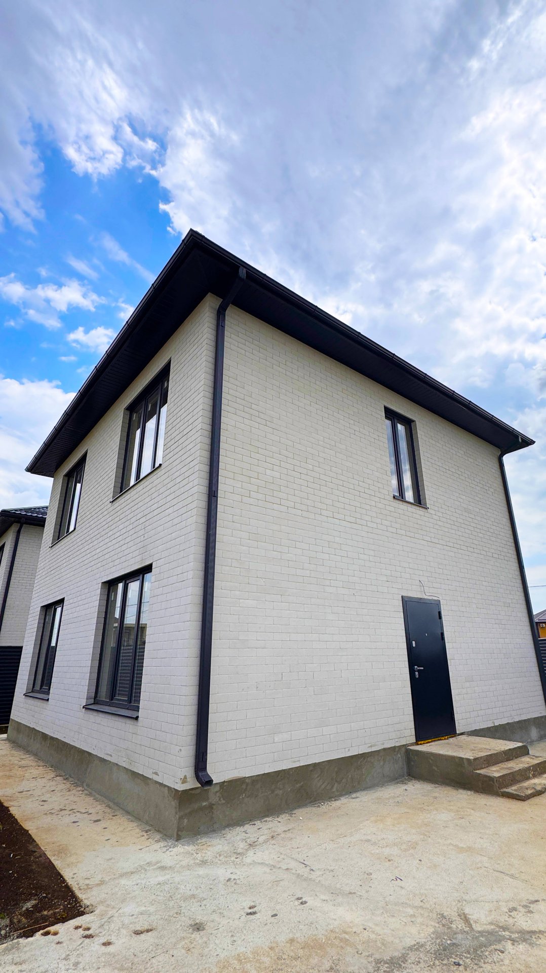 Новый дом в городской черте Краснодара, с удобным выездом на море смотреть онлайн