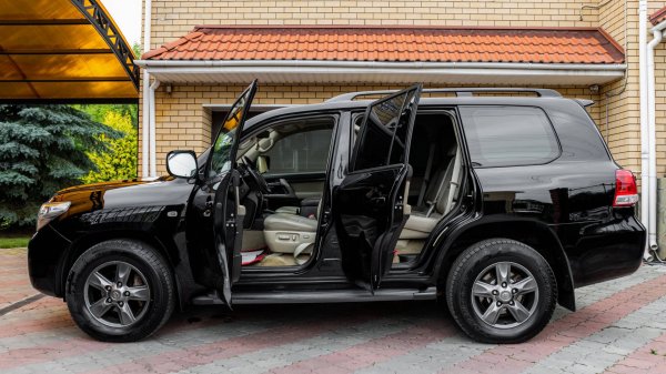 Toyota land cruiser 200