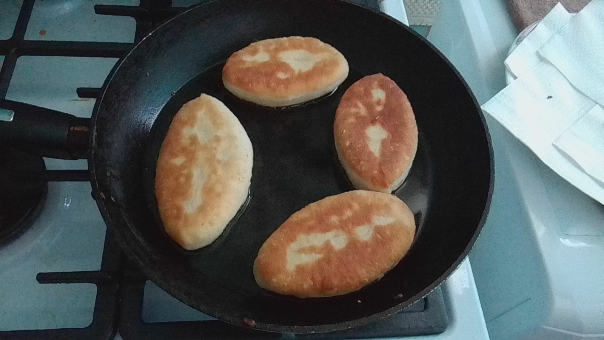 Готовлю тесто и Жарю Пирожки/Прогулка после садика/Скоро поспеют яблочки 🍎 смотреть онлайн