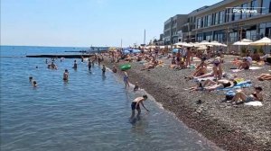 Сочи Адлер пляж Чайка сегодня 10 июля 2025. Какая погода сейчас в Сочи. Обстановка на пляже сейчас