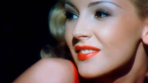 ﹤Смелая ﹥ 1998г. Поет Елена Панурова. Автор песни В. Баранов. Режиссер клипа С.Кальварский.