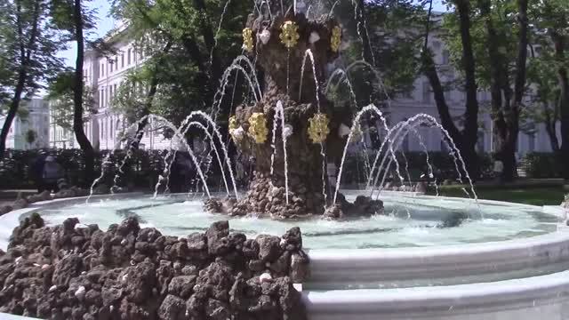 Летний сад в Санкт-Петербурге / Фонтаны смотреть онлайн