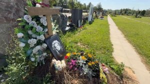 ПОСЛЕ НАШЕГО ВЫПУСКА НА ЗАБРОШЕННОЙ МОГИЛЕ АКТЁРА ВИКТОРА ПРОСКУРИНА УСТАНОВИЛИ ШИКАРНЫЙ ПАМЯТНИК !