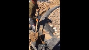 Большой прозрачный пруд на даче.