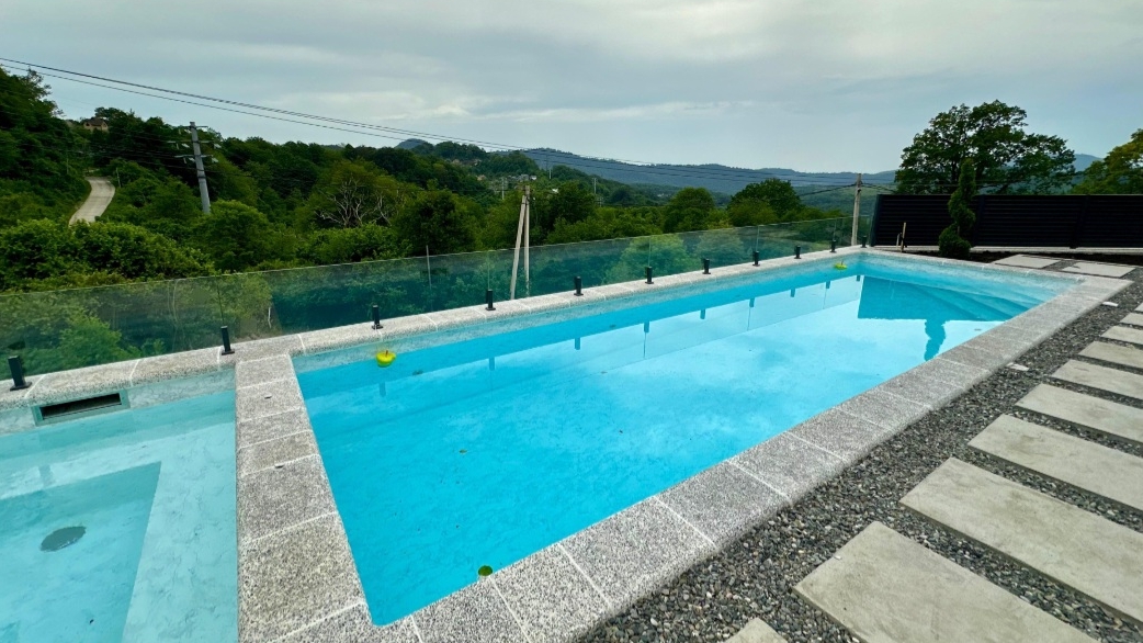 дом в лесу с бассейном и красивыми видами смотреть онлайн