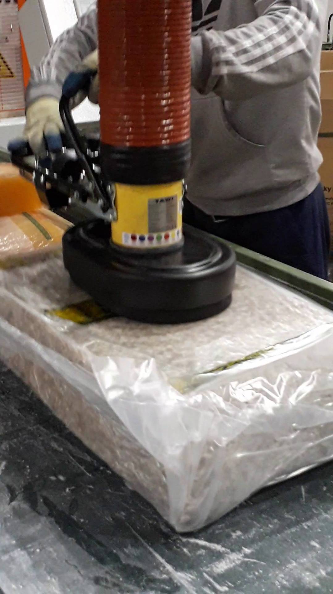 Вакуумный рукавный подъёмник для брикетов смотреть онлайн