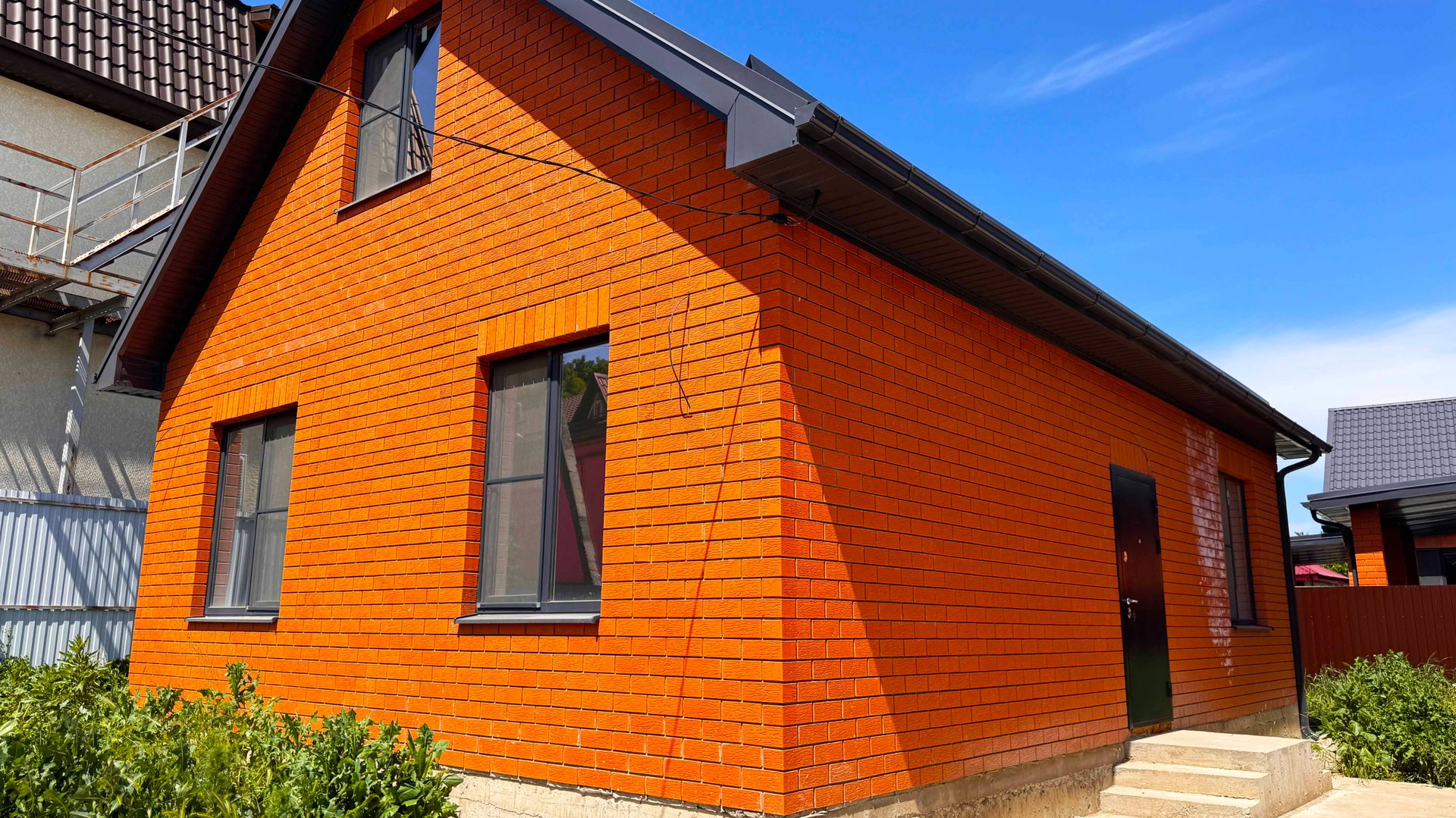 Современный домик в отличном месте: создайте пространство своей мечты! смотреть онлайн