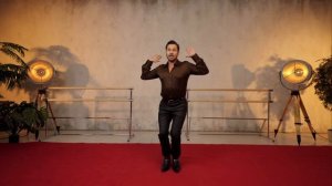 Артур пирожков учит танцевать само собой песня тренд