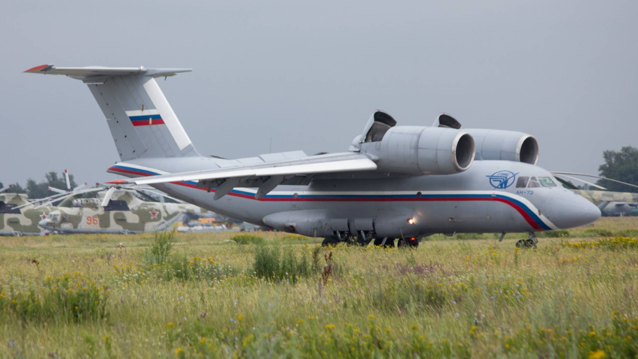 Редкий самолёт Ан-72 в Ростовском аэропорту смотреть онлайн