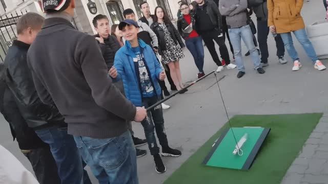 Бутылка и удочка , На звон падающих бутылок.