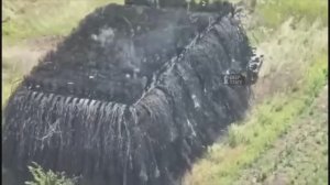 Брошенный на прорыв танк-монстр выдержал удары 60 дронов ВСУ