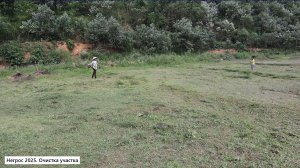 София 30. София очищает участок от камней чтоб делать посадки. Дом на сваях.