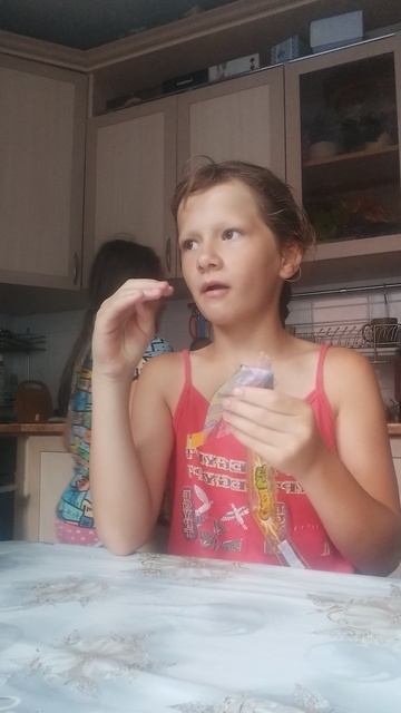 Ем конфетку🍊😋😉 смотреть онлайн