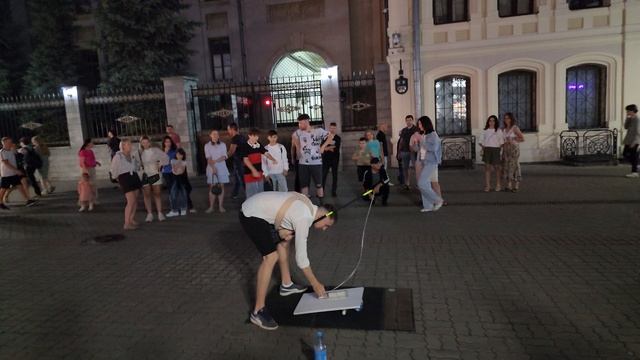 Бутылка и удочка - Дети хотят поднять.