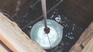 Добываем воду по старинке  Притч 5:15: "Пей воду из твоего водоема и текущую из твоего колодезя."