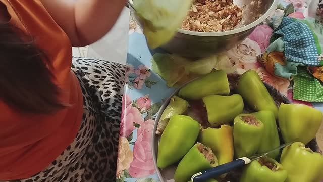 Долма, фаршированные перцы и заготовки котлет