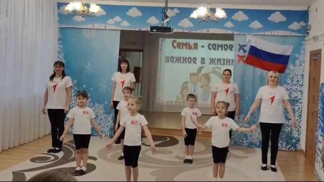 "Семья! Семья! Да здравствует семья!" смотреть онлайн
