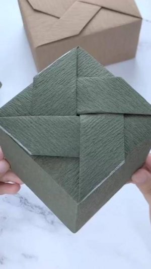 Как красиво упаковать подарок в бумагу своими руками