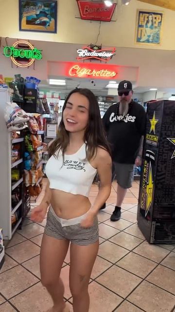 Танец в магазине смотреть онлайн