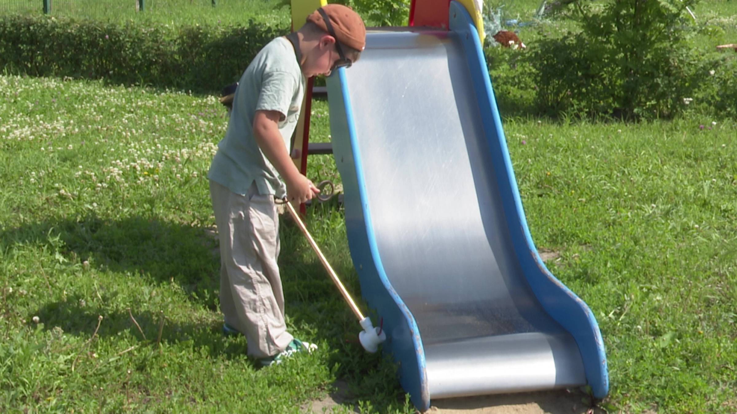 Шестилетний Сулейман Гимадиев смастерил косилку для стрижки газона и мечтает стать строителем смотреть онлайн