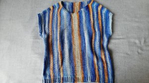 Футболка полосатая поперечным вязанием.