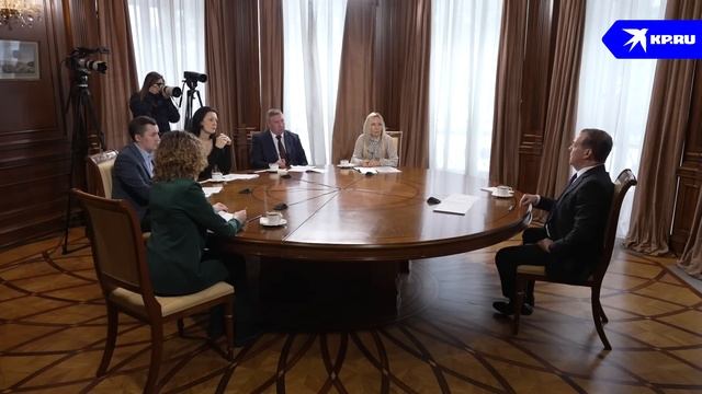 Дмитрий Медведев - о судьбе СВО, лагерях для вредителей России и третьей мировой. Большое интервью ( смотреть онлайн