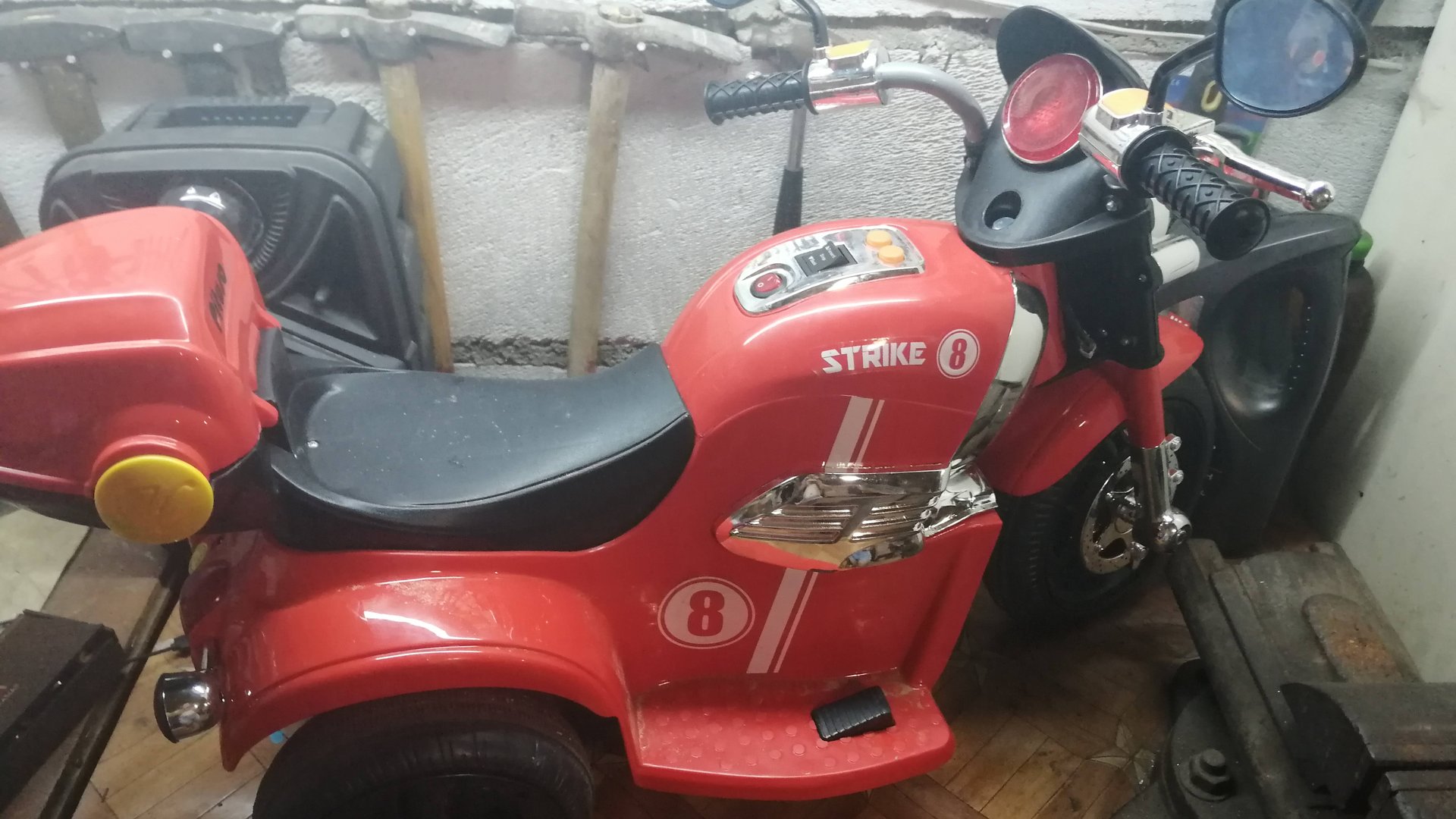 Распаковка и сборка детского электромотоцикла с озона.