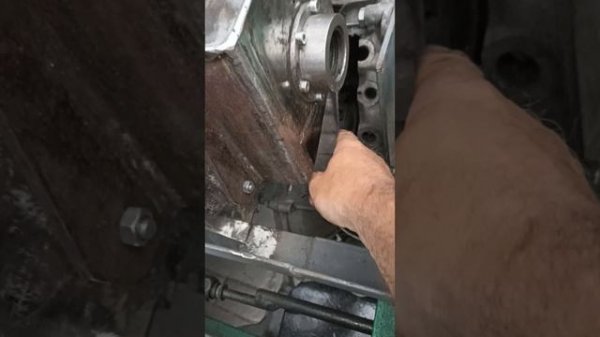 Начал установку реверс редуктора.