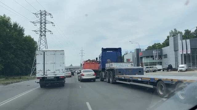 Пробка на Змеиногорском тракте в Барнауле смотреть онлайн