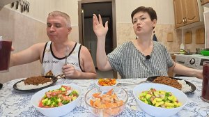 Мукбанг СОРВАЛАСЬ на Вовчике и устроила ему СКАНДАЛ! Сам напросился! Семейный ужин в России