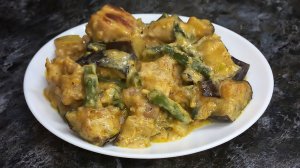 Курица с баклажанами, стручковой фасолью в сметане на ужин