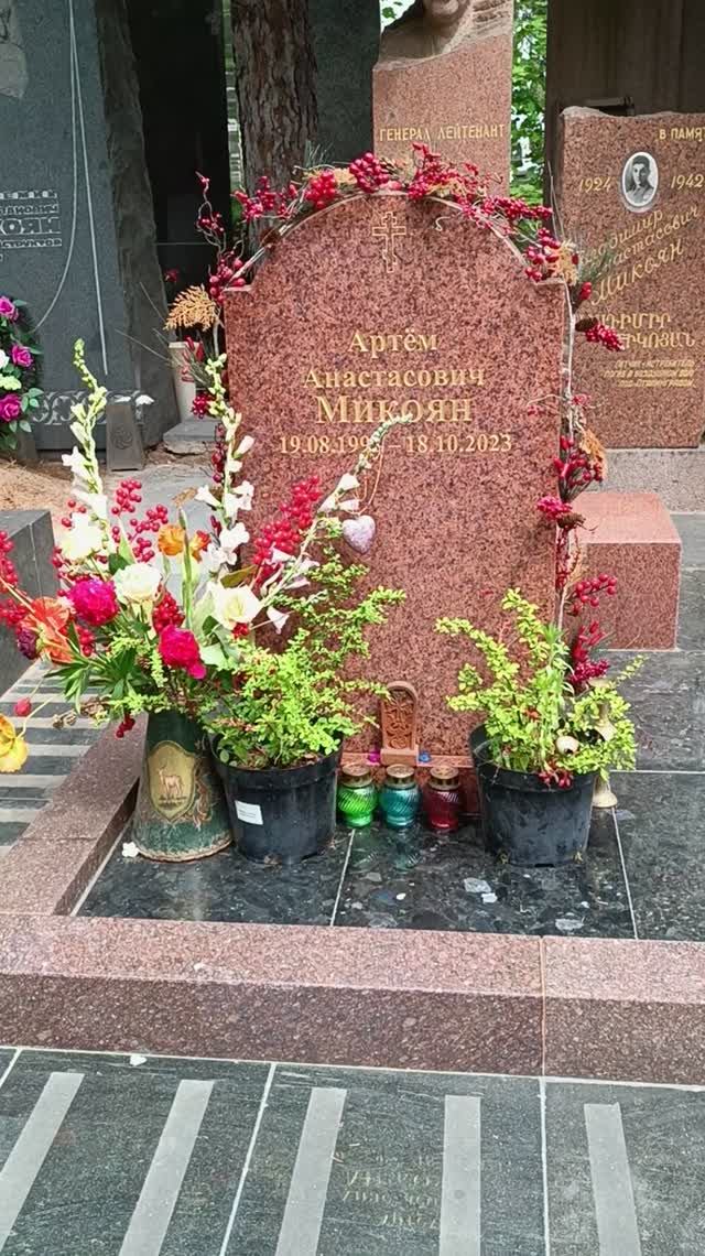 Установлен памятник сыну Стаса Намина Артему, убитого старшим сводным братом смотреть онлайн