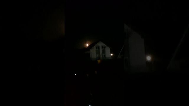 Как правильно смотреть на Луну через бинокль.