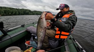 Рыбалка ХИТРАЯ СНАСТЬ НА СОМА! Сом чуть не утащил удочку! Рыбалка с ночевкой.