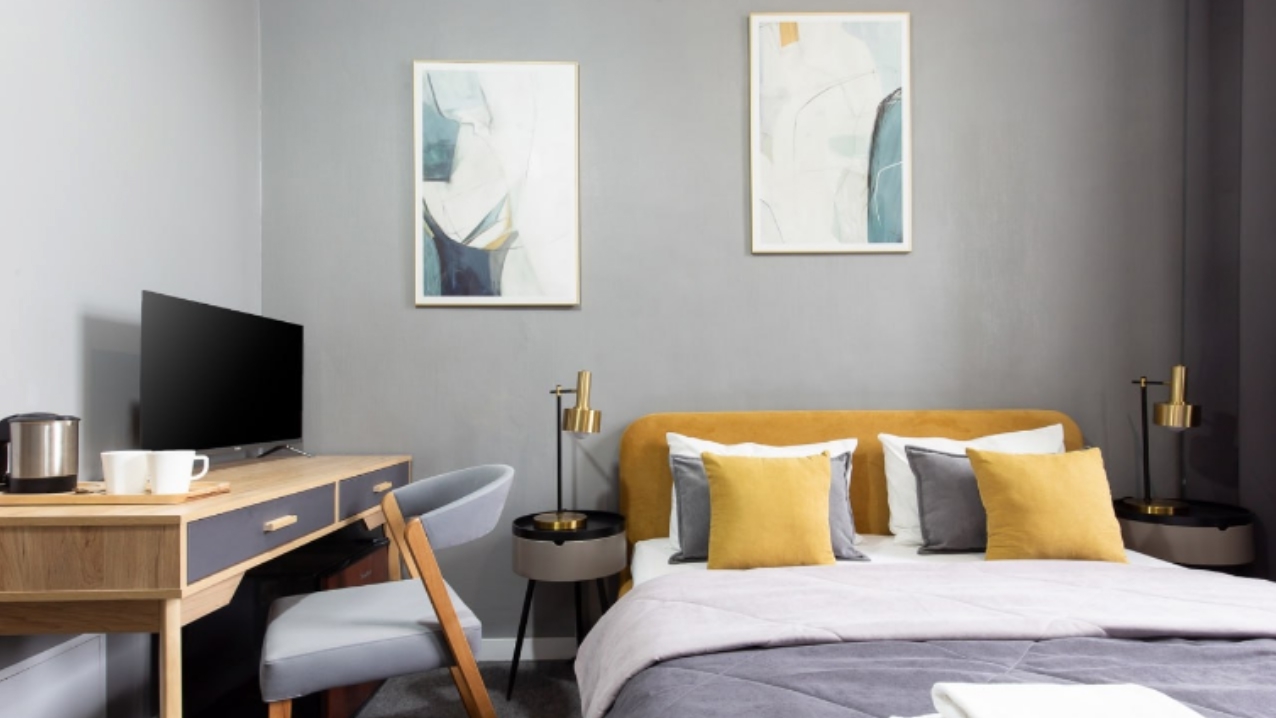 Бюджетный отель в Петербурге - Lopatin Невский 100. Стандартный номер с видом на Невский проспект