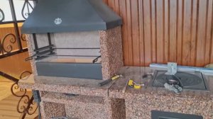 Разобрал модульный барбекю комплекс, промазал герметиком.