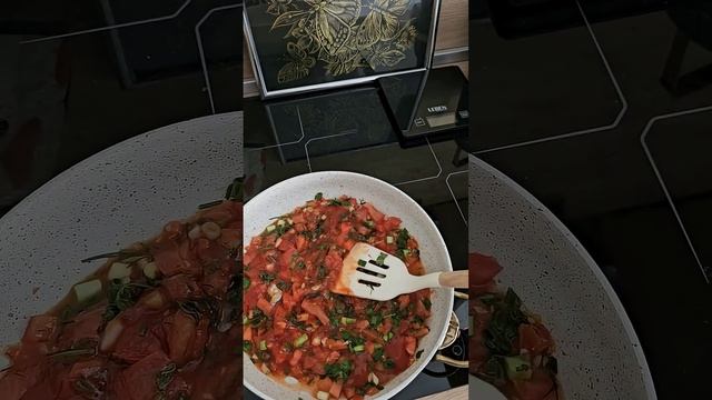 Яйца с помидорами летний  завтрак #шакшука #летнееменю #ппрецепт  #завтрак #сезонконтентаRUTUBE