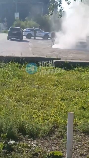🔥 Легковушка загорелась сегодня утром на Автомобилистов, 8   Потушить успели, никто не пострадал, с