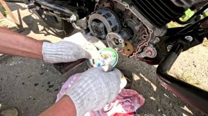 Стандартное ТО простого мотоцикла, на примере индийского TVS HLX 150X. Часть 2. Центрифуга, очистка.