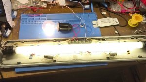 Зажигаем люминисцентную лампу без дросселя