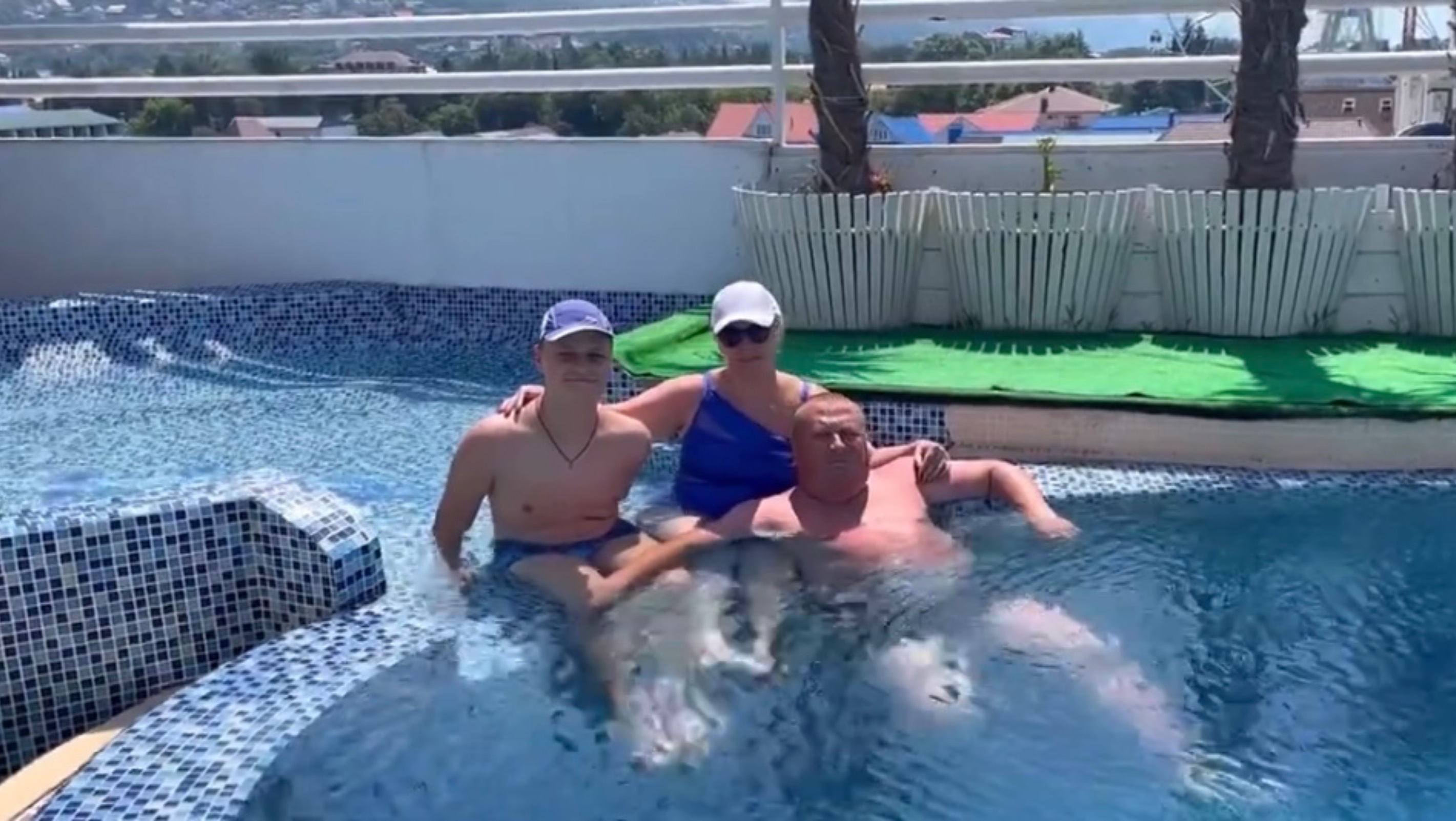 Лазаревское 🐬 Отдых в гостинице Laza Hall 🌴 Купаемся в бассейне 🌊 Чёрное море смотреть онлайн