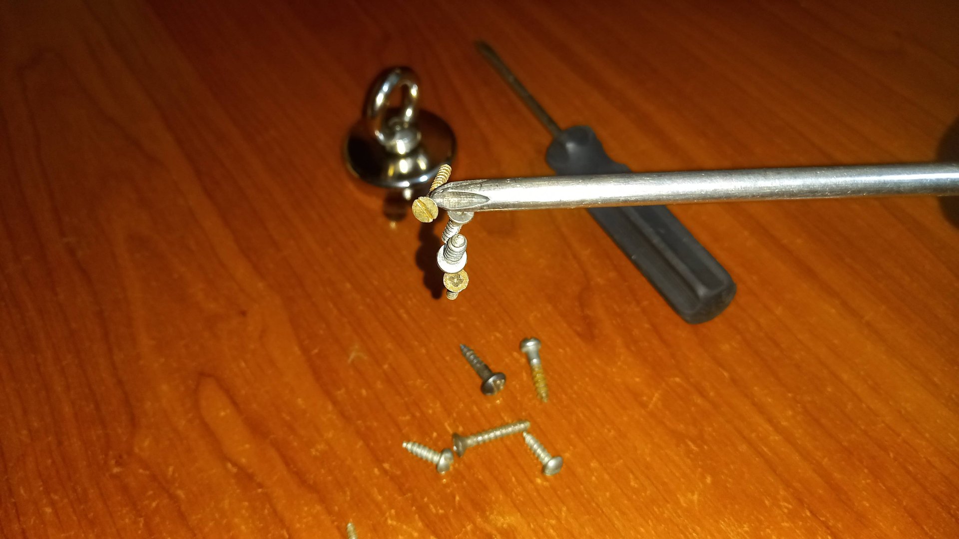 Как намагнитить и размагничивать отвертку с помощью обычного магнита — простой и эффективный способ смотреть онлайн