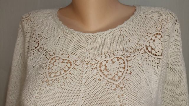 Туника спицами с кружевными мотивами, обзор