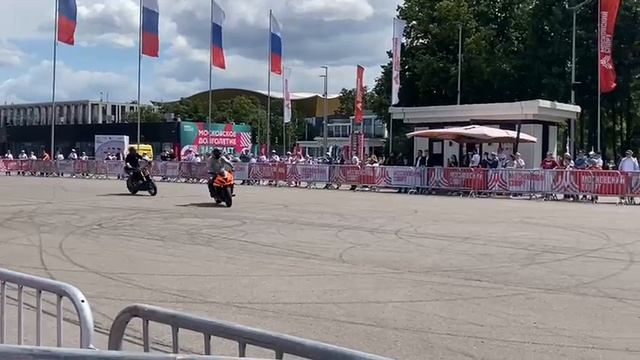 жёсткие трюки на байках и на квадриках