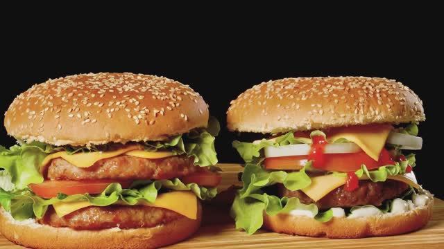 🍔 ПРОФЕССИОНАЛЬНАЯ СЪЁМКА БУРГЕРОВ | КУЛИНАРНЫЙ ШЕДЕВР В ДЕТАЛЯХ смотреть онлайн