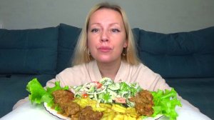 Мукбанг  мясо, кабачки ,салат. Еда на камеру.