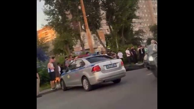 ПЕШЕХОДЫ И ВОДИТЕЛИ . НЕ ГЛЯДЯ И НАПРОЛОМ . смотреть онлайн