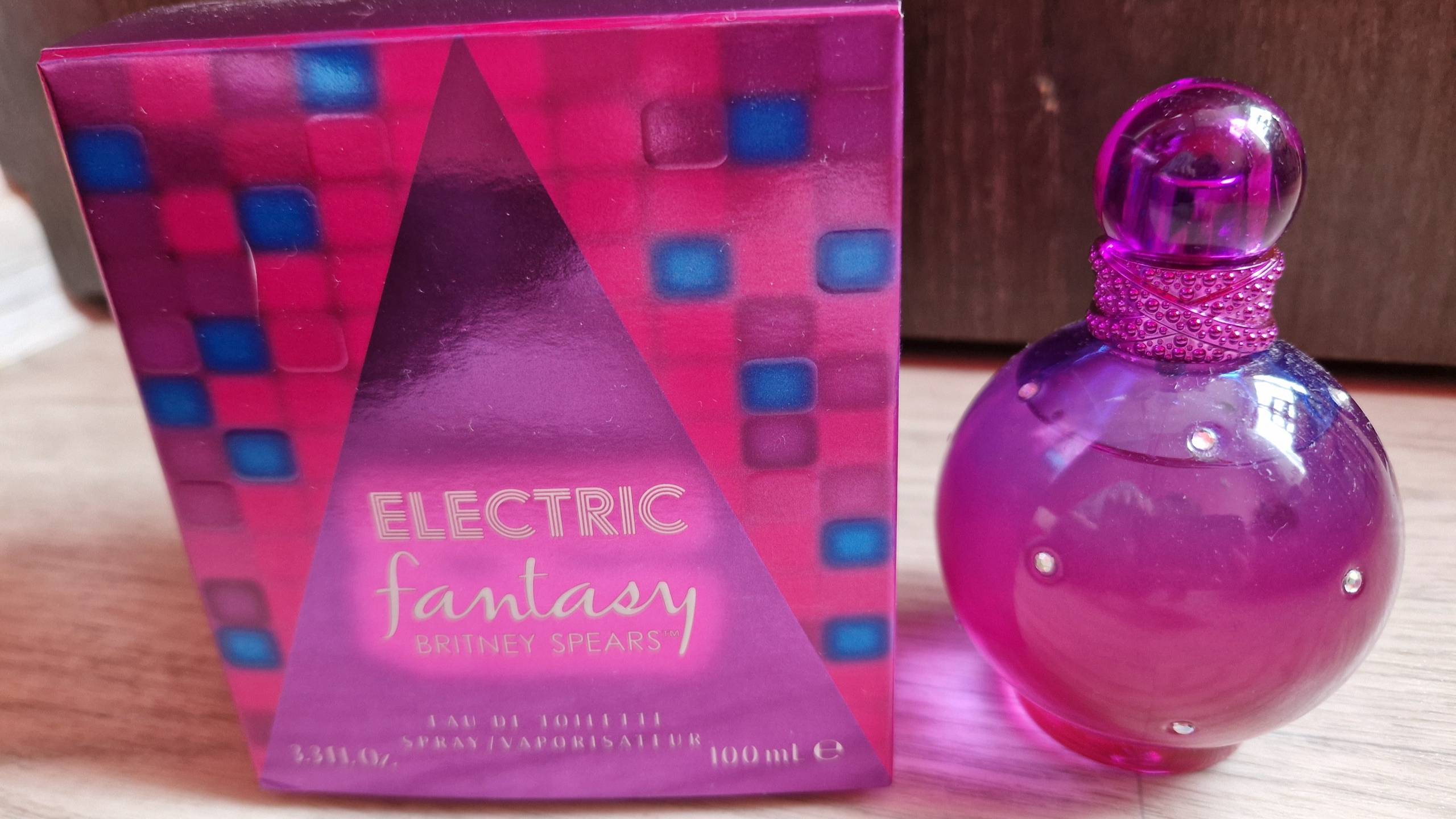 Britney Spears "Electric Fantasy" смотреть онлайн